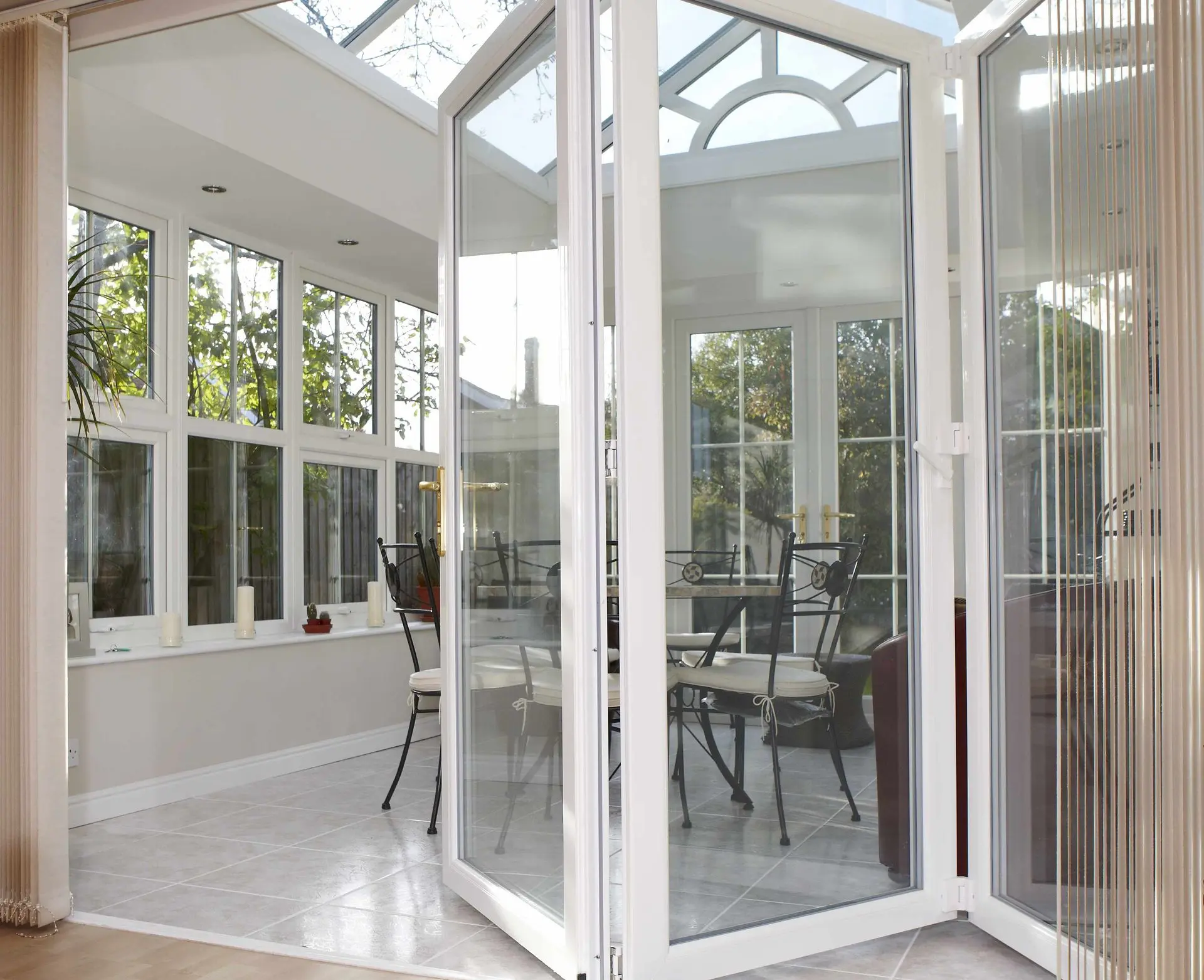 feature of foldable doors 2